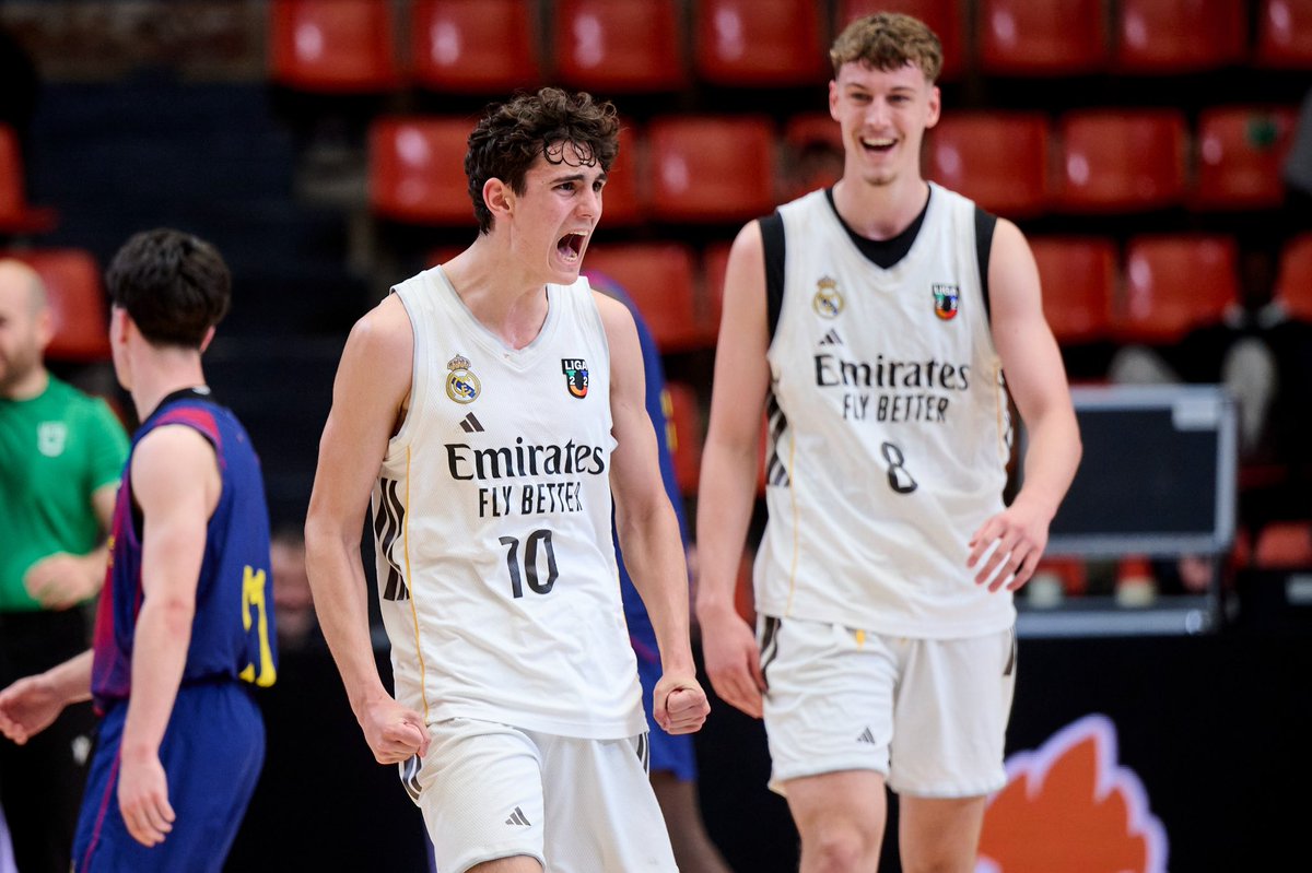 BasketatodoRitm's tweet photo. Éxito bestial de los chavales de @JJuarezcrespo : se han llevado el Campeonato de España Junior y ahora el 1er título de @Liga_U22 ! Enhorabuena! 🤍🙏✍️🏀 https://t.co/Ix2Bb1FnZJ