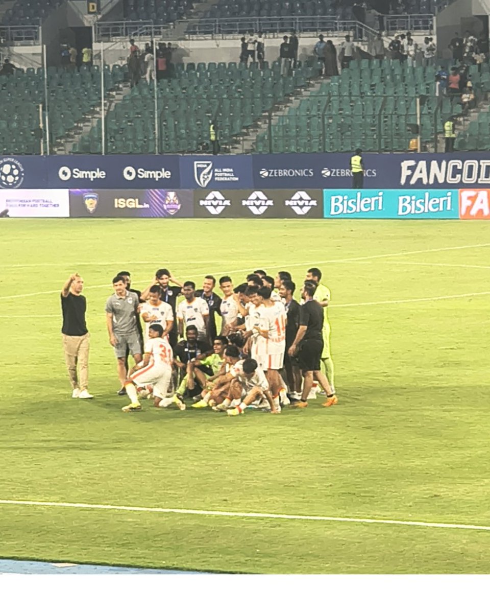 Me_Mohit11_'s tweet photo. Season finale. Away days are rarely easy, and the Chennai weather didn't make it any kinder, but Wherever the team goes, Voice follows. #WeAreBFC @bengalurufc #CFCBFC https://t.co/RFTu47e6LD