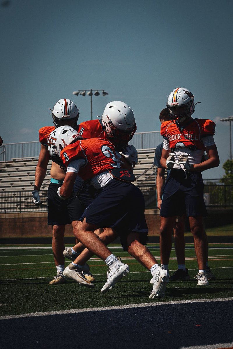 JiovanniOrrico's tweet photo. Itโs a blessing to be back on the field!Spring ball is over, excited for what this team will do!!
@CoachRyle @_CoachBrewer @CoachJordan83 @CoachK_Copeland https://t.co/3i3nRyaEqC