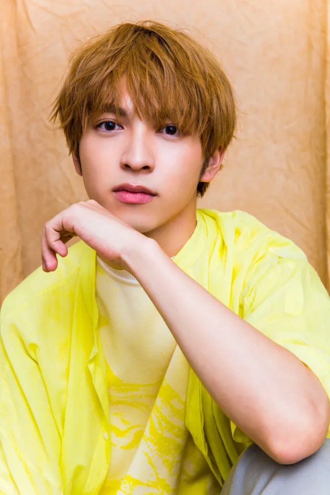 asnj__1889's tweet photo. 何回読んでもええ加減にせぇってなる
いま、同じ質問してみ？

Q. 結婚したら1日何回CHUをしたい？
現💛：えー、何回とかないっすね。できるだけ多く。or 何回？ん、えー。1回？笑

Q. 自分が女のコだったら、メンバーの誰とCHUしたい？
現💛：俺(吉田仁人)。or 誰ともしたくない。

この塩レが一番(神ω神)
んで結論、吉田仁人はメロい
#MILK #吉田仁人