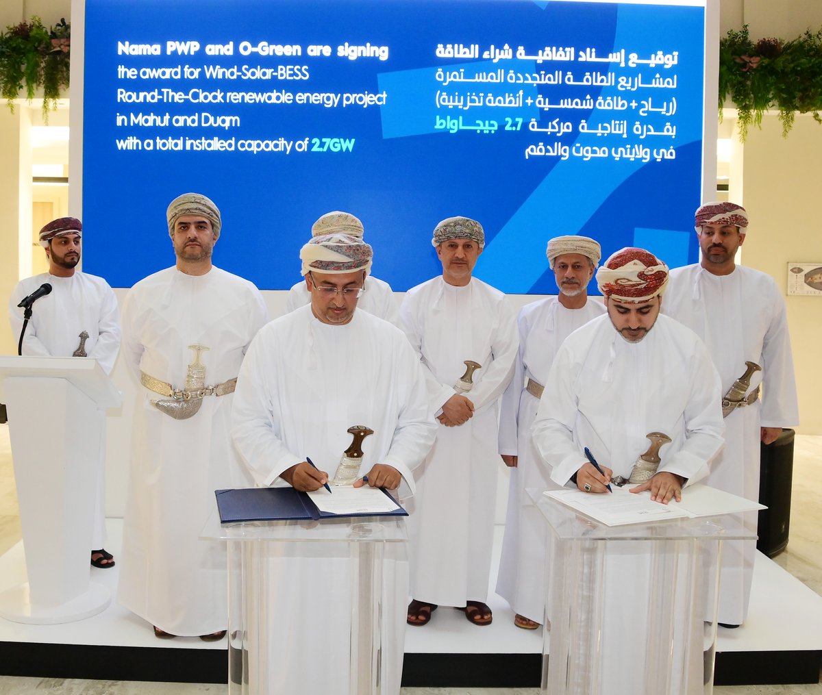 OmanEPress's tweet photo. شركة نماء لشراء الطاقة والمياه وشركة أو-جرين توقعان إسناد اتفاقية شراء الطاقة لمشروع الطاقة المتجددة المستمرة (رياح، طاقة شمسية وأنظمة تخزين بالبطاريات) في ولايتي #محوت و #الدقم، بقدرة توليد مركبة تبلغ 2.7 جيجاوات.

#جريدة_عُمان https://t.co/xAFaJaz5zI