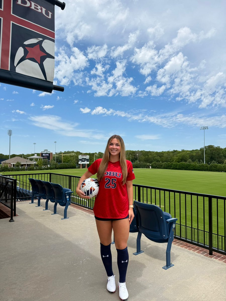 erin_dull's tweet photo. Surprise!! I’m coming home ❤️🤍💙 #committed #champions4christ @DBUWomensSoccer https://t.co/csjDZxmn41