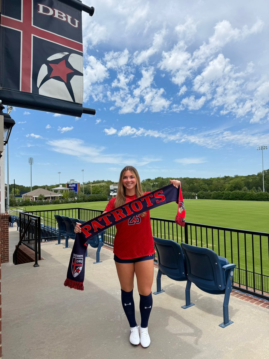 erin_dull's tweet photo. Surprise!! I’m coming home ❤️🤍💙 #committed #champions4christ @DBUWomensSoccer https://t.co/csjDZxmn41