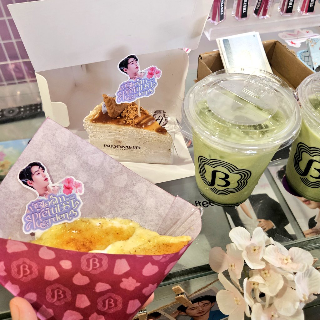 xximiww's tweet photo. come to bday event est supha w/ @geminigf_
walaupun agak gedebag gedebug melewati ujan ituh
#BloomWithPrettiEST25
#est_rvp @EstRvp https://t.co/39b8BTZPRo