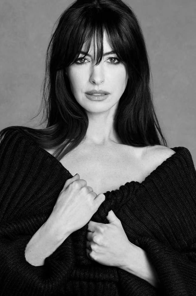 MEGustaChannel's tweet photo. #MEGustaEdicola - #AnneHathaway per #VogueAustralia.

Un anno ricchissimo il 2026 che l'ha vista uscire con #IldiavolovestePrada2, #MotherMary e il prossimo luglio con l' #Odissea di #ChristopherNolan.

PER VEDERE LE ALTRE FOTO CLICCA QUI -> https://t.co/macxnyeUyS

#cover https://t.co/IFyzX0b4L7