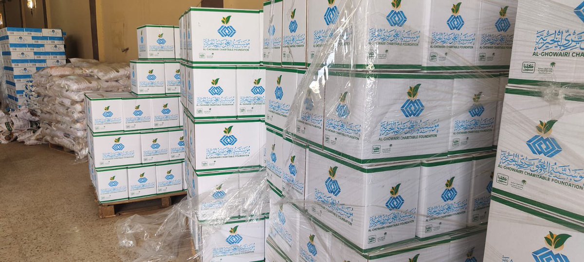 ahmarber302's tweet photo. وزعت #جمعية_الأحمر_الخيرية_ اليوم الأحد ١٤٤٧/١١/٣٠ هـ  الموافق 2026/5/17 م السلال الغذائية التي وصلت للمستودع الخيري بالجمعية من #مؤسسة_الغويري_الخيرية على جميع فئات المستفيدين من خدمات الجمعية تقبل الله منهم صالح الأعمال وبارك لهم في اموالهم وذرياتهم - https://t.co/j5HipWzwN2