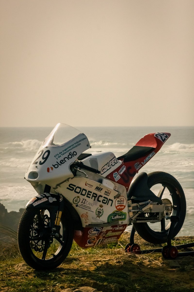UCRacing29's tweet photo. 🏍CONOCE CANTABRIA CON UC RACING🏍

Cambiamos el asfalto por la arena. 🏜🌊

La bestia descansa entre las imponentes Dunas y la bravura de la Playa de Liencres. ¡Un respiro salvaje antes de volver a dar gasss! 💨🏁

¿Próxima parada? 👇 #Liencres #Cantabria https://t.co/6Jj0P8gk9V