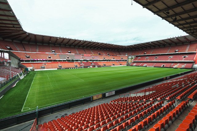 fan standard de liège 🔴⚪️ tweet media