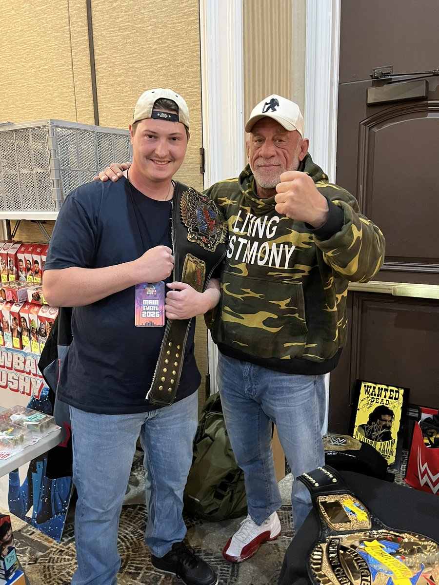 ClinchConvosPod's tweet photo. Throwback to when co host Kota met THE HAMMER Mark Coleman 👀 truly an unforgettable experience! Mark was so down to earth and genuine. Wasn’t just signing things and sending fans away. Had time for everyone! Thanks again @Markcolemanmma 
 #markcoleman #mma #thehammer #ufcchamp🐐 https://t.co/FA7Wdke4Zs