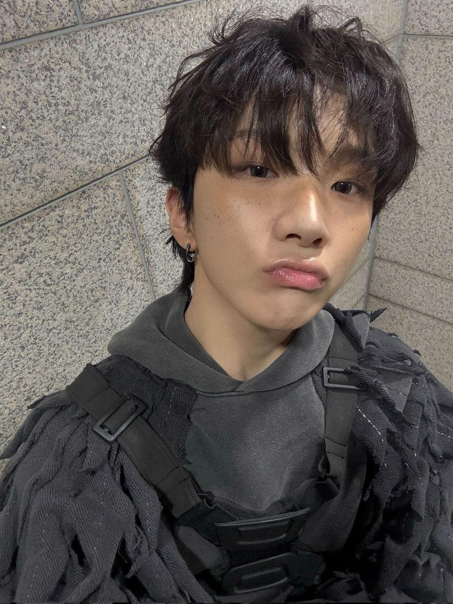 무지 tweet media