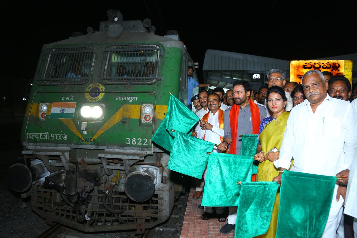 kishanreddybjp's tweet photo. Flagged off Train No. 17059/17060 Charlapalli ↔ Tiruchanur Weekly Express at Charlapalli Railway Station, Hyderabad this evening.

This new service will greatly benefit devotees travelling to Tirupati to seek the blessings of Lord Venkateswara Swamy.

Under the leadership of Hon'ble Prime Minister Shri @narendramodi, the Government of India is making unprecedented investments to strengthen railway infrastructure and connectivity across Telangana. From the redevelopment of railway stations to the expansion of rail networks and the introduction of new services, Indian Railways is being modernised to provide safer, faster and more convenient travel for passengers.

Grateful to PM Modi and Hon'ble Union Minister for Railways Shri @AshwiniVaishnaw for this important service, which will make travel efficient for the people of Telangana and Andhra Pradesh.

Hon'ble Member of Parliament Shri @Eatala_Rajender and senior officials of @SCRailwayIndia were present on the occasion.