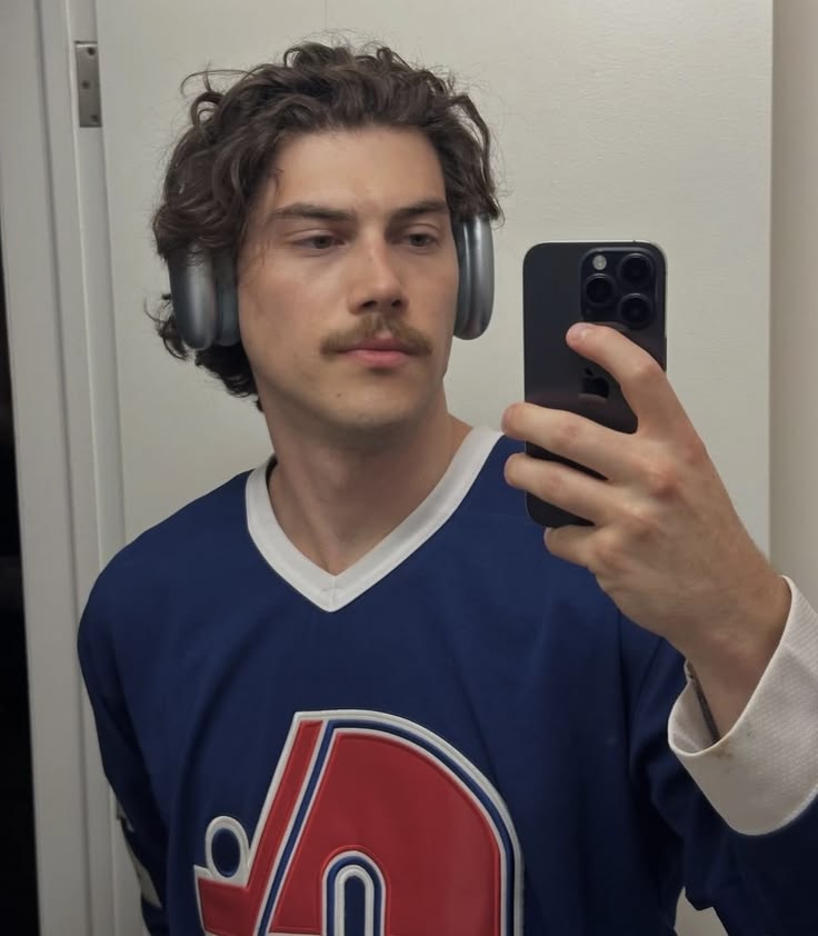 lynchggraham's tweet photo. Morro toda vez que colocam homens feios ou cara de adolescentes pra ser o meu Jake Connelly, quando o único ator bonito suficiente pra ser o maioral é ele https://t.co/JbqOVUDNIM