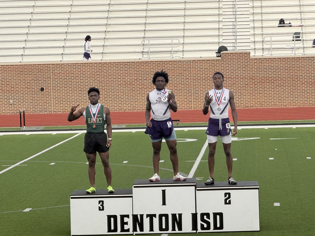 BroncoSPEED26's tweet photo. 1st and 2nd Place finish 100 meter dash!
District Champs! https://t.co/ZuMrArubZn