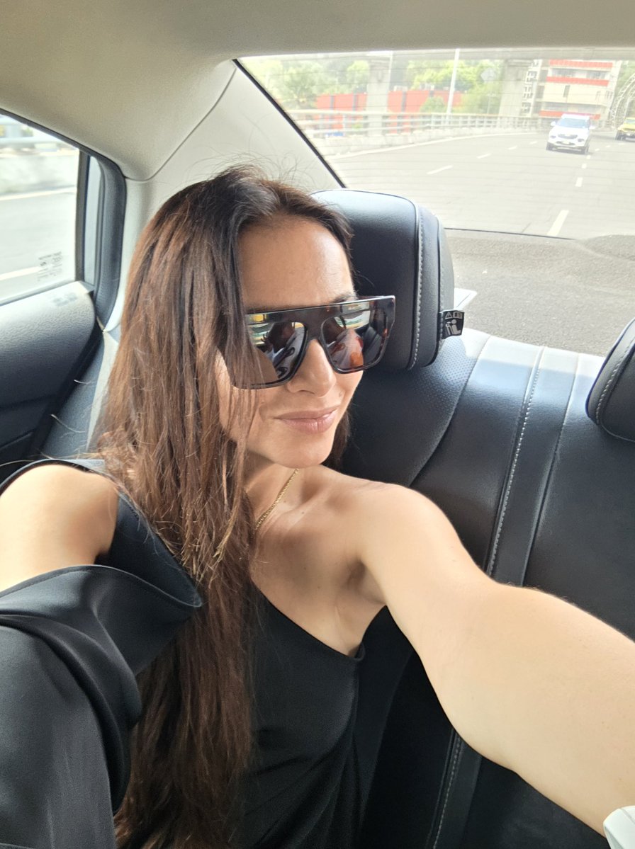 Claudia Lizaldi ✨ tweet media