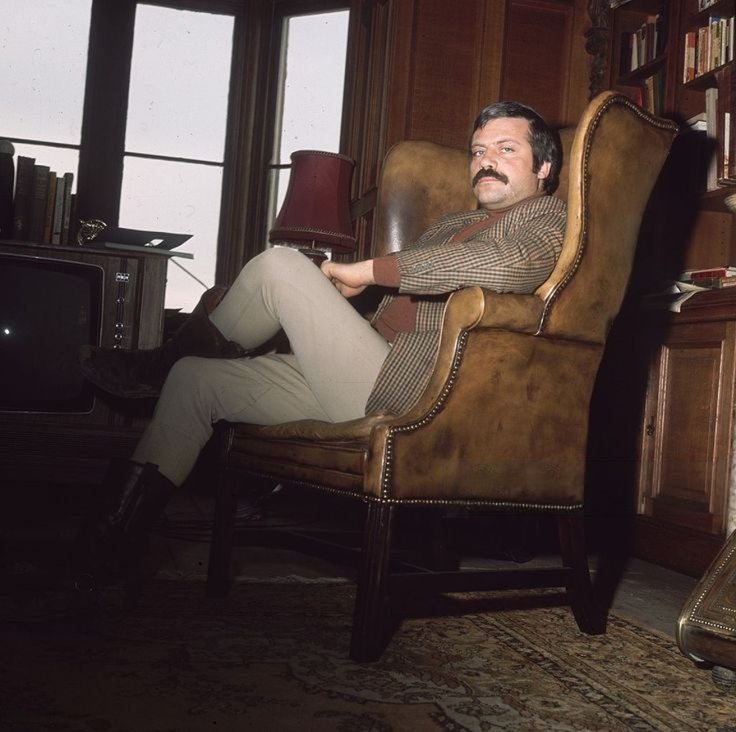Oliver Reed Thinker 🔞 tweet media