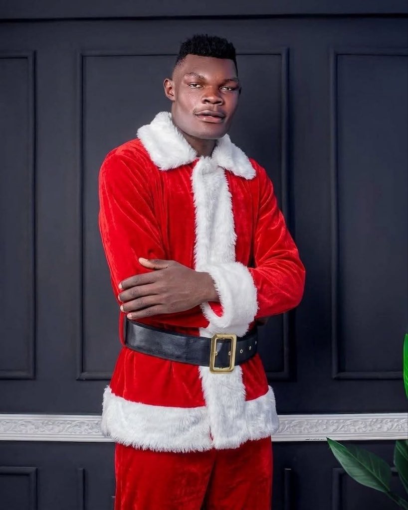 XekiHlongwane's tweet photo. “I refuse to be controlled by a calendar🤣 Merry Christmas y'all” https://t.co/dyIjnfHYZ4