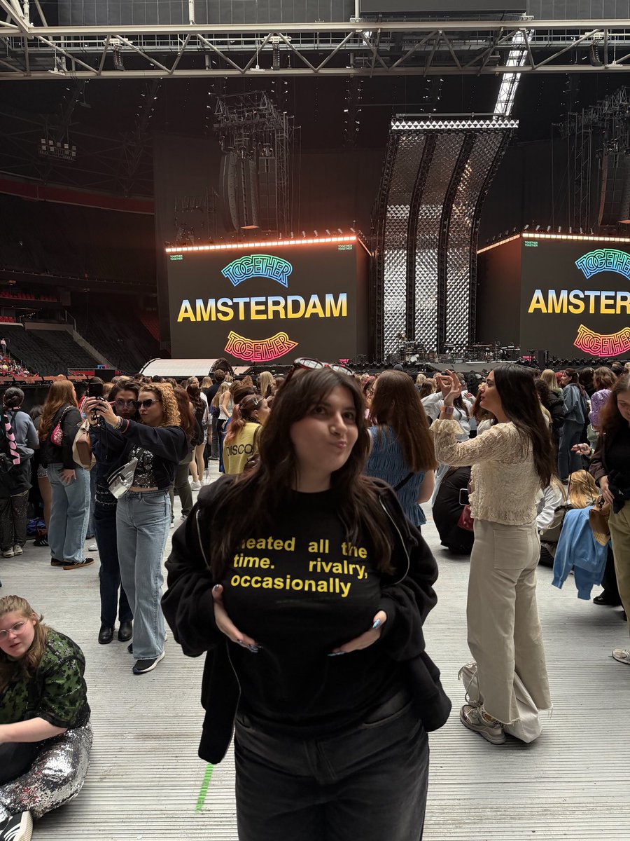 lucy on tour ✮.⋆ tweet media