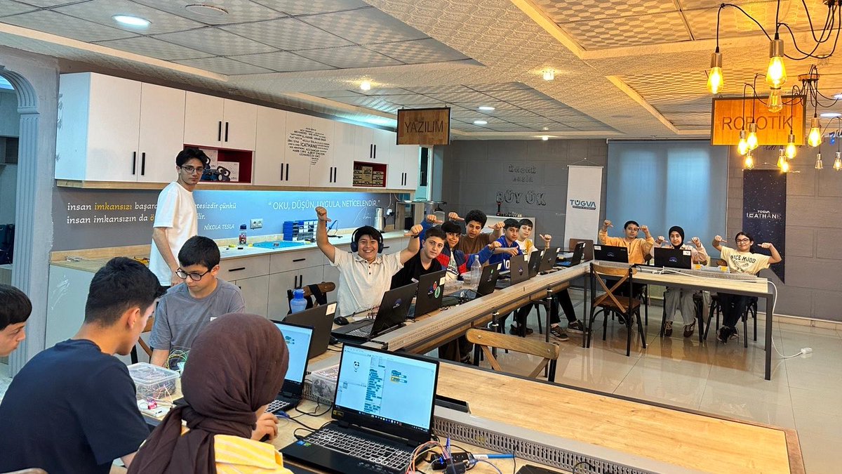tugvaigk's tweet photo. 📍 İcathane Akademi 

Sadece dinleyen değil, dokunan ve üreten bir gençlikle bir aradayız! 🦾

Öğrencilerimiz takım çalışmasıyla hem eğleniyor hem de geleceğin becerilerini kazanıyor. Atölyemizde üretim enerjisi hiç bitmiyor! ⚡️

#dijitaldevrimciler https://t.co/jreuJS7HiR