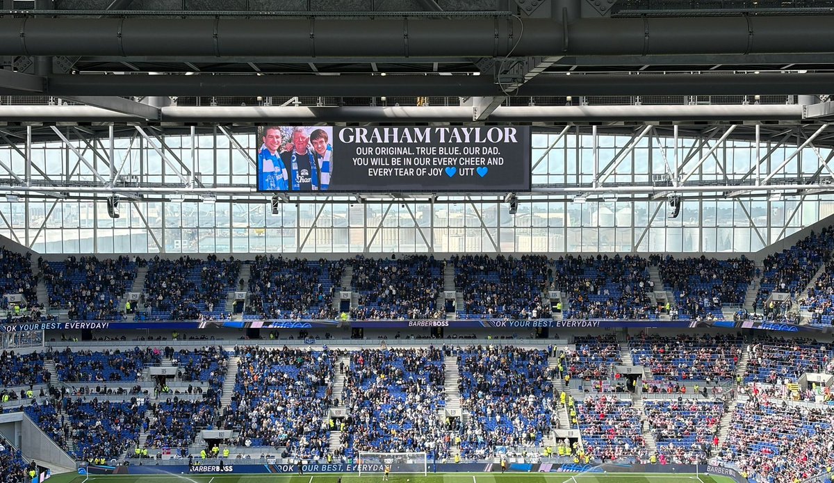 DJOTaylor's tweet photo. Absolute shambles of a performance, just as my dad would have expected! 💙 @Everton https://t.co/ci8L33khY4