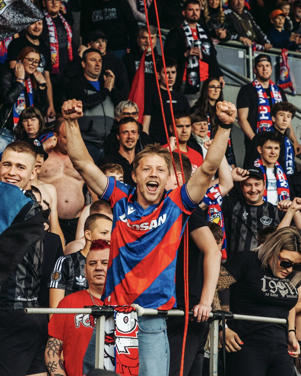 fcviktorkaplzen's tweet photo. Urvanej Červus v kotli ✅😂
Dneska to mělo úplně všechno 😅 https://t.co/n9WIqupxdl
