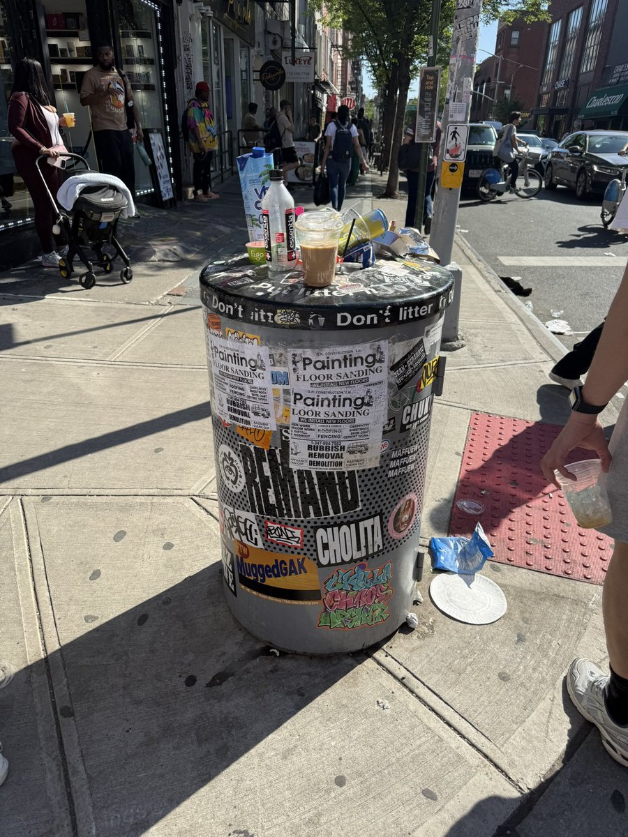ReginiFrancesco's tweet photo. @NYCSanitation Mayor Mandami……do something!!!…………This is crazy………disgusting at every corner in north Williamsburg…and it’s only Saturday https://t.co/1BzFEL1Iiy