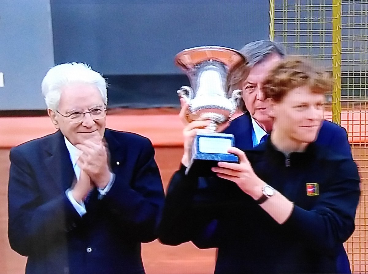 angenaldi's tweet photo. #Sinner ha vinto il master 1000 che gli mancava, quello di casa a #Roma. Evocare la ciliegina è scontato. Cinquant'anni dopo #Panatta, la cui presenza alla premiazione vale quasi più della coppa. Peccato non abbia partecipato Alcaraz. https://t.co/7QdZvroSlv