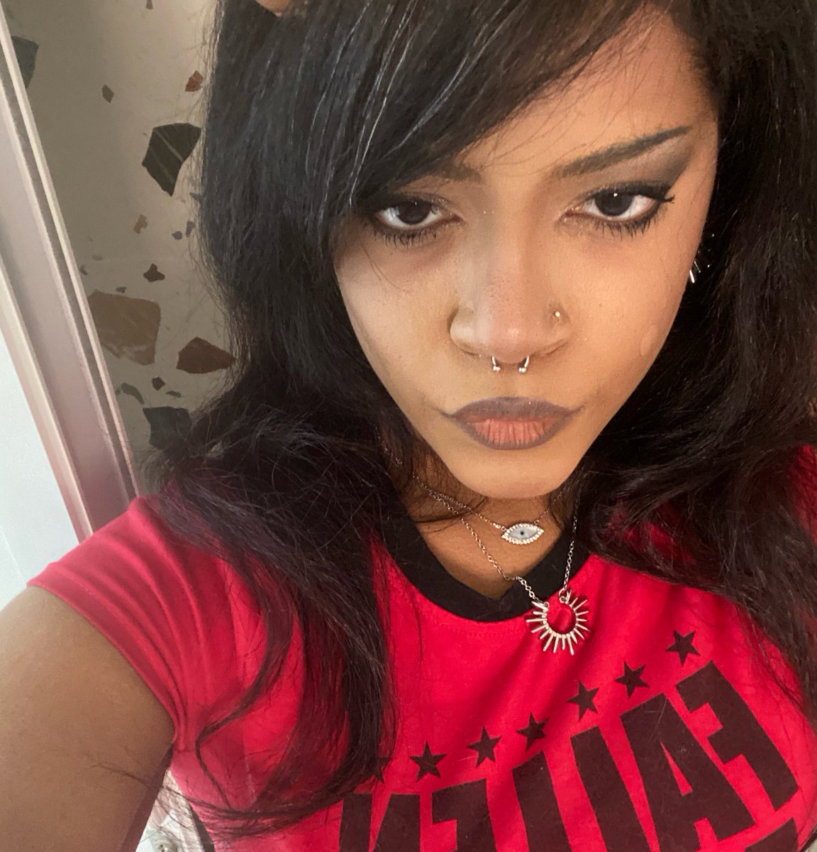 iris 🧟♀️🩸💋 tweet media