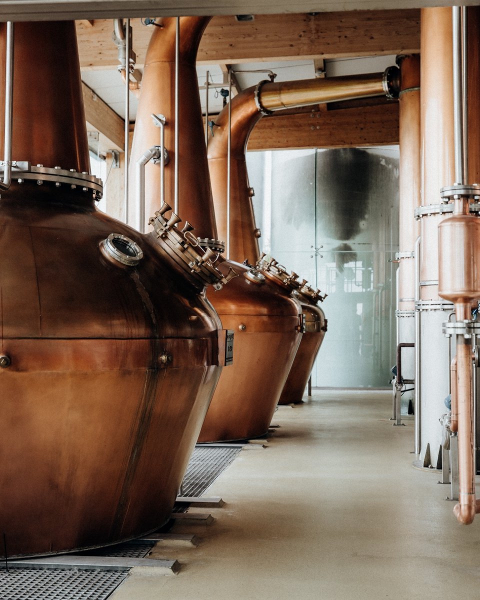 Boanndistillery's tweet photo. At Boann Distillery, we combine traditional brewing and distilling methods with state of the art technology to capture the spirit of the Boyne Valley 🥃

Delve deeper at https://t.co/6o1hcmSREP

#SinglePotStill #IrishWhiskey #Whiskey #BoannDistillery #PotStill https://t.co/IFMIXWX6vh