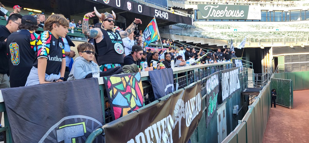 OakFutbolCa's tweet photo. The best watching experience at an @oaklandrootssc match is the Deep Roots section featuring the loud and proud LU1852 SGs. You know who you are and bravo for all you do for the organization.💪🏿📈🔥 https://t.co/3TwGaVx4P0