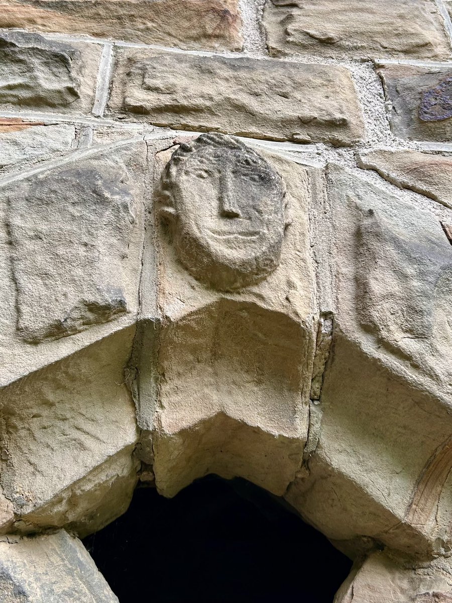 HellingtonBoots's tweet photo. #SundaySculptures
#StoneFaces
#StonesOnSuday
The Deer Shed in the grounds of Cannon Hall.
๐ฟ
#LegsAndLaces ๐ https://t.co/rtkCoHiQZP