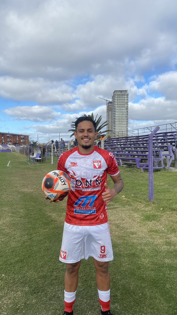 TacuaremboFC1's tweet photo. Tiene aura, no? 🇧🇷 https://t.co/8WoyGvaKII