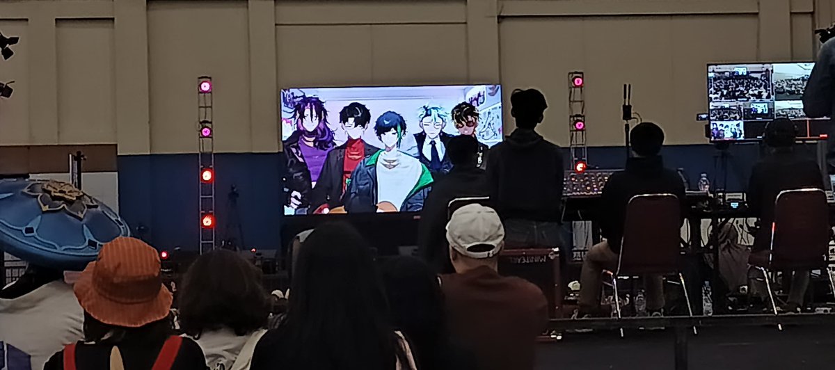 melistainori's tweet photo. Otsu day 2 #cf 
Thanks buat @Bikou25 yang udah fotoin ini, aku gak sempet nonton dari depan huhuhuhu. Soalnya lagi di make up area.
Maaf banget kalau ada booth dan temen-temen yang udah aku janjiin tapi enggak bisa aku samperin...aku izin buat foto semua freebies nanti ya~ https://t.co/5zKt9I8J3k