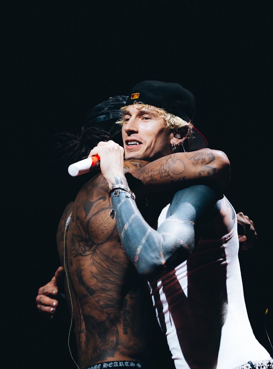 MGK ITALIA 🇮🇹 tweet media