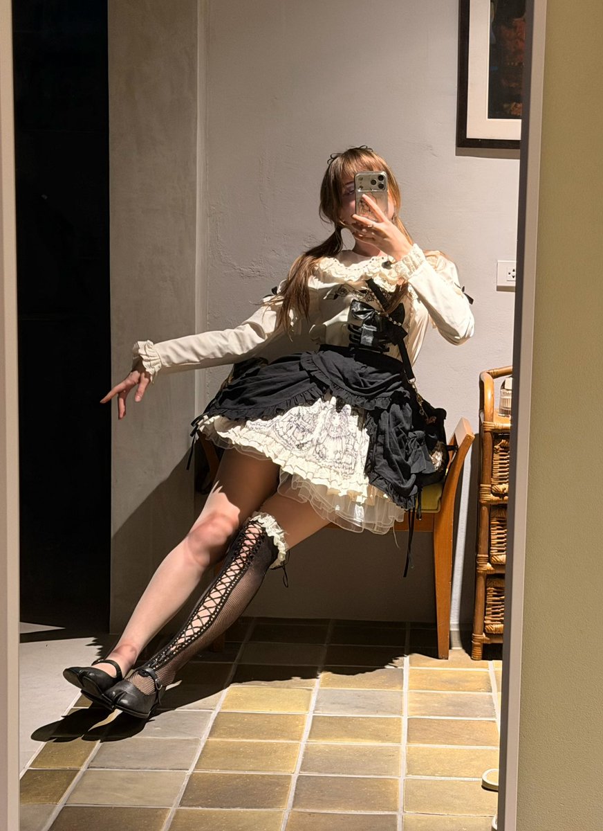 Goth Nako 🖤 tweet media