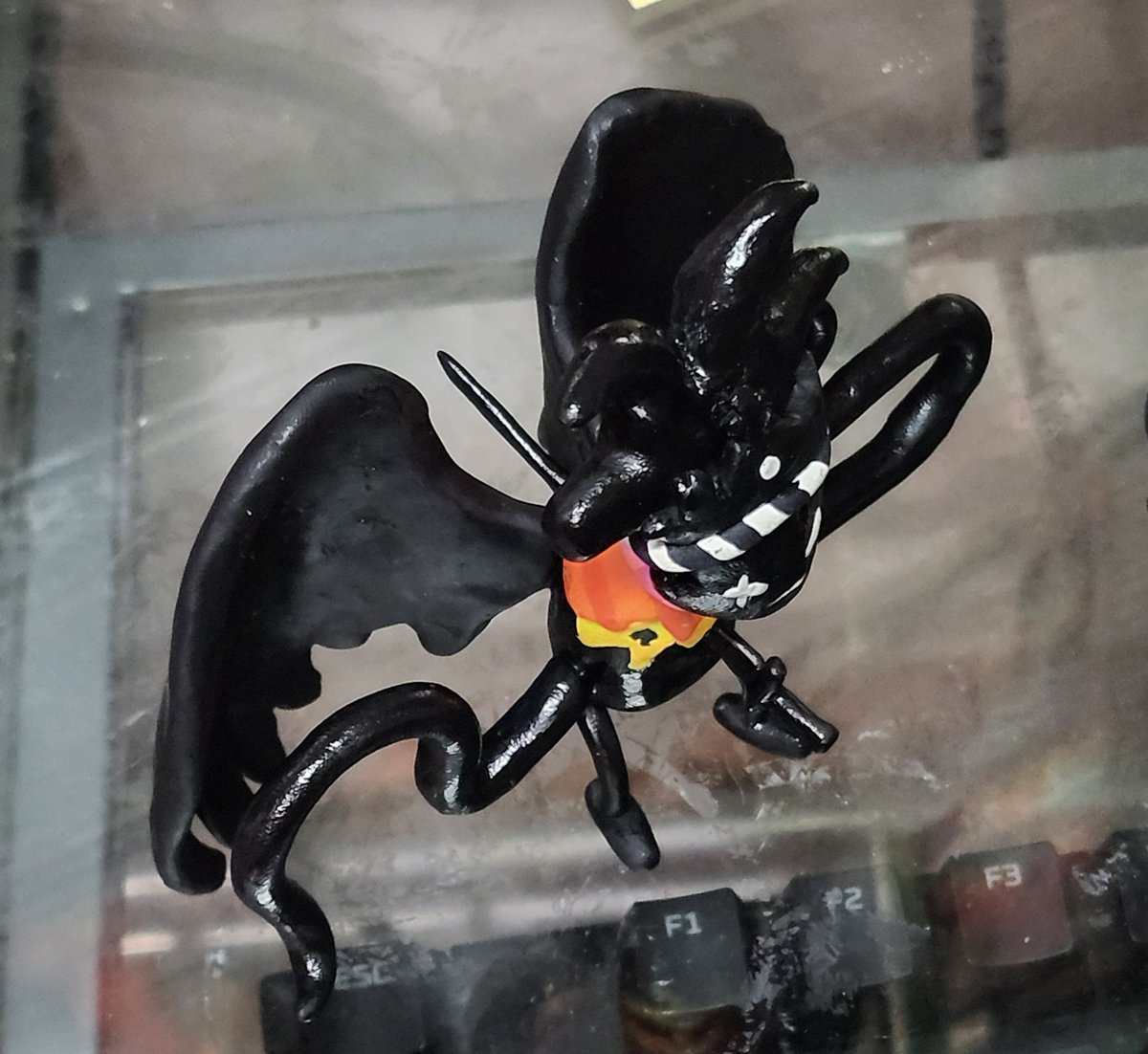 _lemonegg_'s tweet photo. Jack Noir. i painted him with a glossy finish to properly show off that carapace.
#clay #homestuck https://t.co/zEr5e497NL
