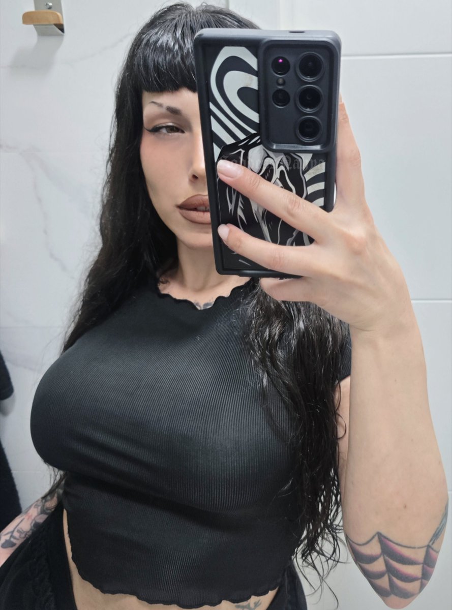 𝔉𝔦𝔫𝔡𝔬𝔪 𝔑𝔞𝔥𝔶𝔞. 👑🫦 tweet media