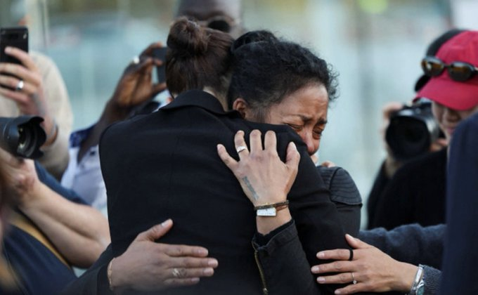 DBrown99944's tweet photo. So moving.
Meghan, Duchess of Sussex comforting parents at the inauguration of the Lost Screen Memorial at Place des Nations in Geneva, Switzerland๐ฅน
#NoChildLostToSocialMedia #TheParentsNetwork ##LostScreenMemorial #MeghanInSwitzerland https://t.co/twlGB1HARp