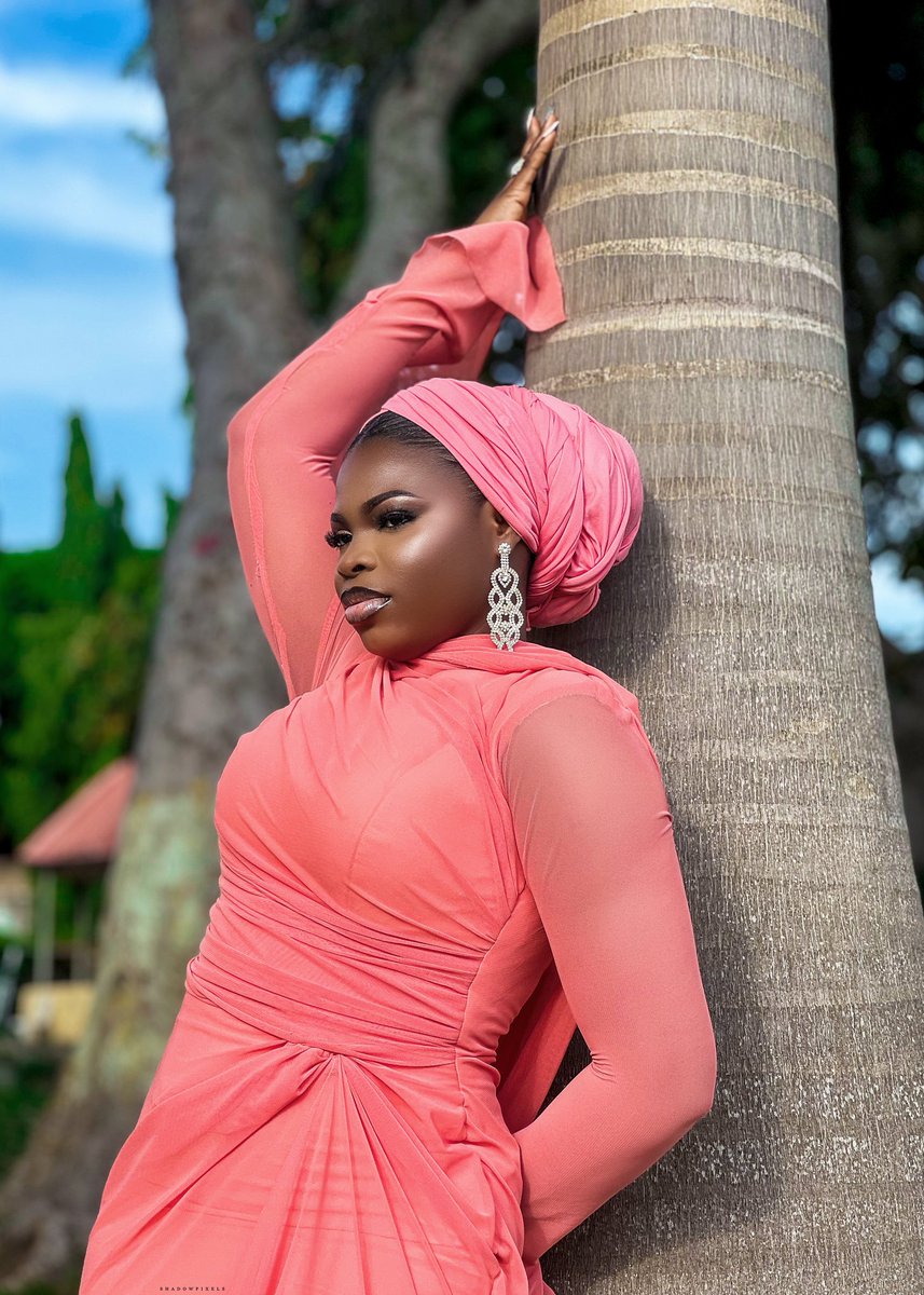 Shadowpixels_'s tweet photo. DAY 17/21: 
Mobile Outdoor Portraits of M O B O L A
 #birthday #mobile #model #beauty #prettyvibes #fyppp #potraitphotography #fyp #photography #beautyconcepts #creativephotography #creative #fashionphotography #viral #viralvideo #mobilephotograpy #artista https://t.co/BUULuUObp7