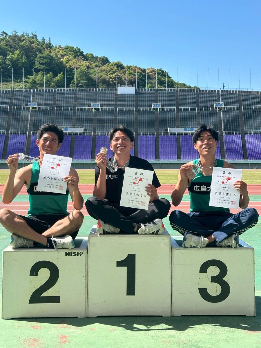 _icalcs_'s tweet photo. #80th中四国インカレ

【男子400mハードル】表彰です！
①🥇 #竹中隼人 (環太平洋大)
②🥈 #大川内一真 (広島大)
③🥉 #上和田樹 (広島大)
おめでとうございます🎊 🎉

以下優勝者コメントです！
「次の大会に向けて、課題を修正できるようがんばります！｣ https://t.co/d1lRHiL41C