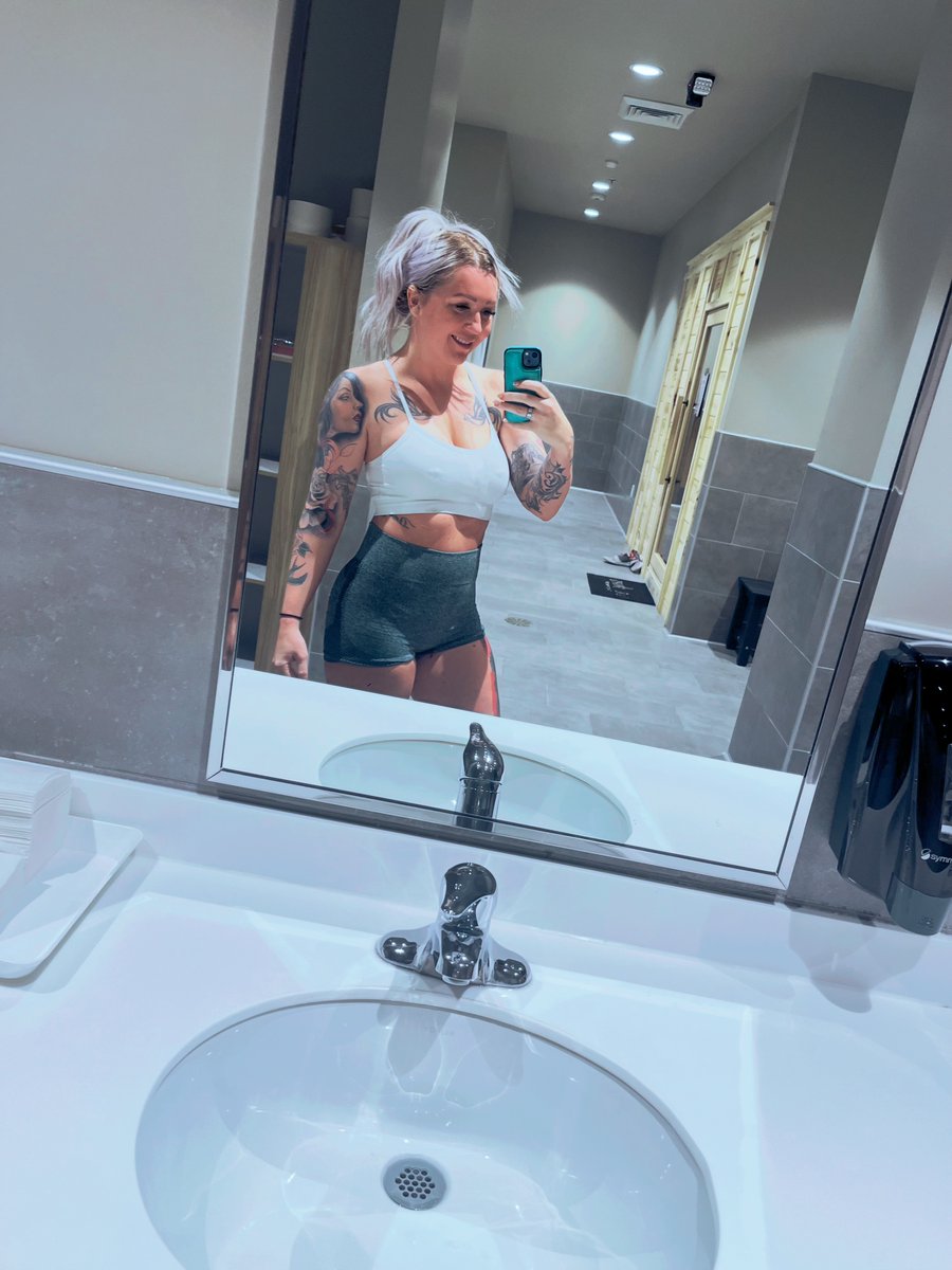 Candy Milf tweet media