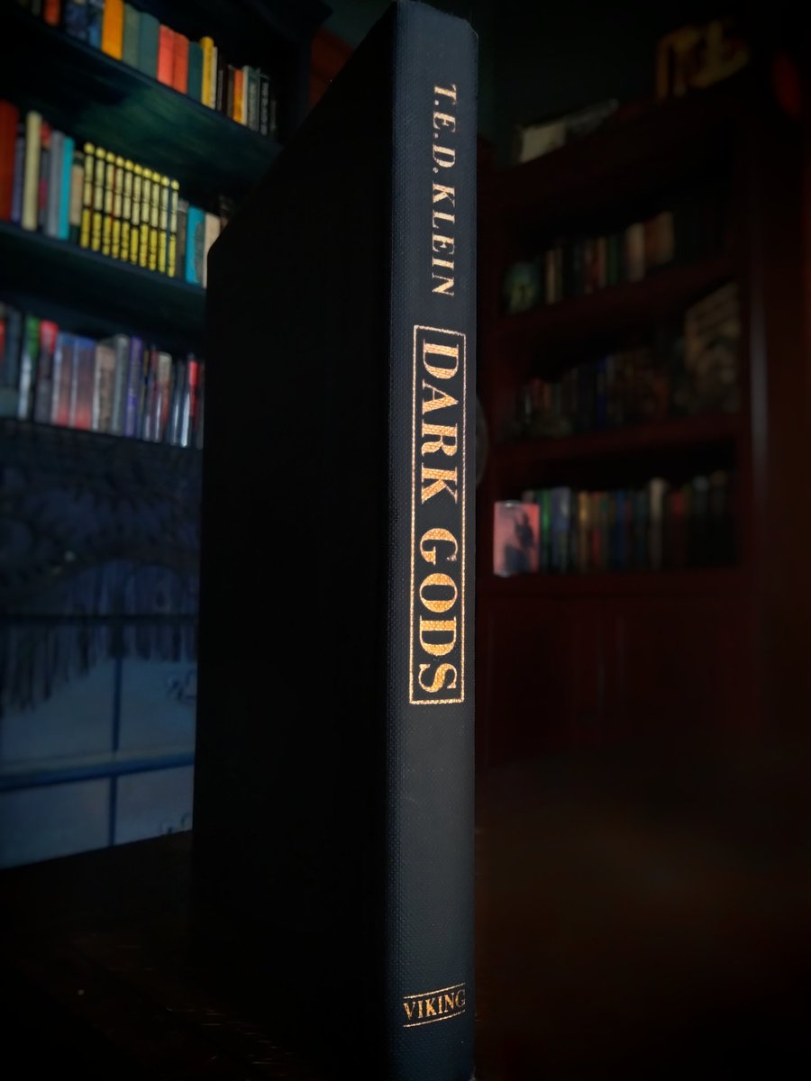 Weird_Friction's tweet photo. Three of the four stories included in this collection had previously appeared in horror anthologies between 1979 and 1980. “Nadelman’s God” was an original story, written specifically for this collection.
2/2 https://t.co/nJTHA2G6Ti