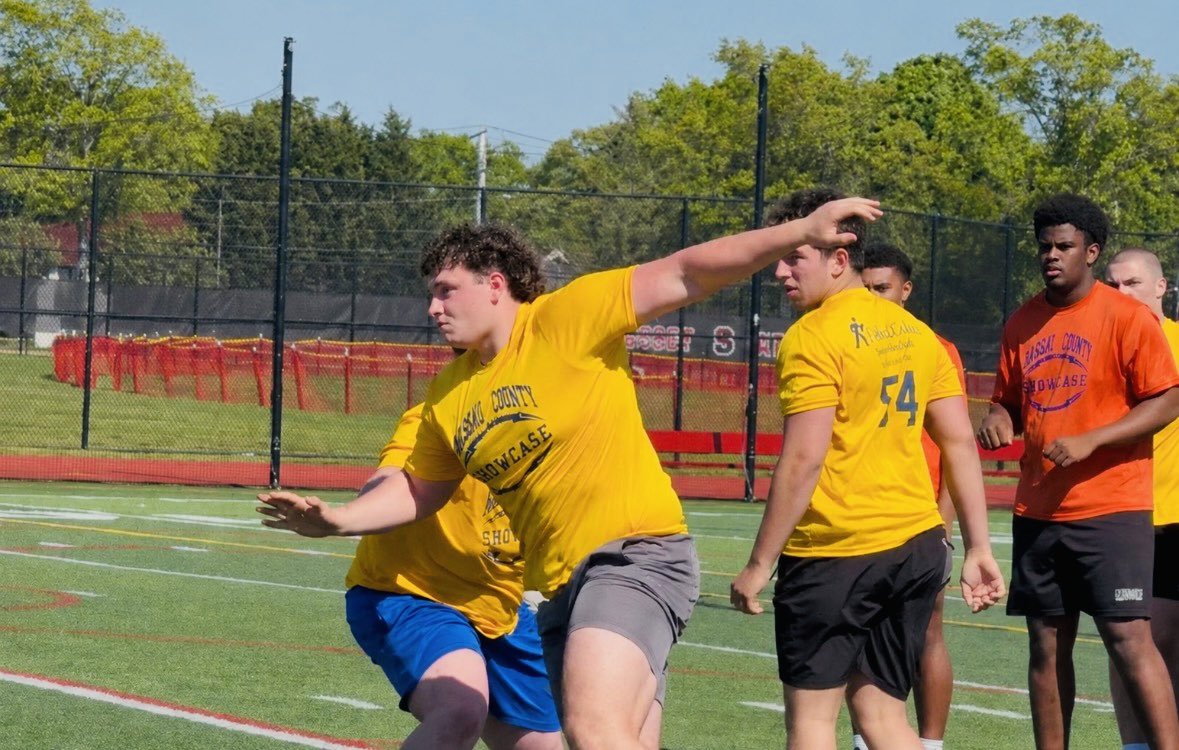 antchiof's tweet photo. Competed at the Nassau county showcase this Saturday and balled out on D. Didn’t lose a rep and on top of that received some great coaching. Glad I got to get out there and compete.  @CoachVito1 @CoachLegagneur @Coach_Simm516 @CoachJWellsNCSA  @Mazon_walker99 @AlexBirdTesta https://t.co/x4dECBTILN
