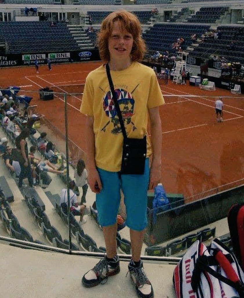 d4rksaoirse's tweet photo. Un po' di tempo fa un bambino della val Pusteria era andato felice al foro per vedere i suoi tennisti preferiti, senza sapere che un giorno sarebbe diventato lui stesso, il tennista così tanto amato dai bambini. ❤️ https://t.co/osJfTloZf0