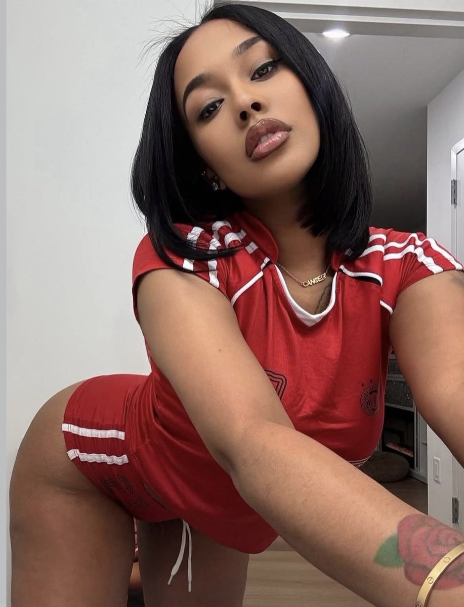 DA Butt Lover tweet media