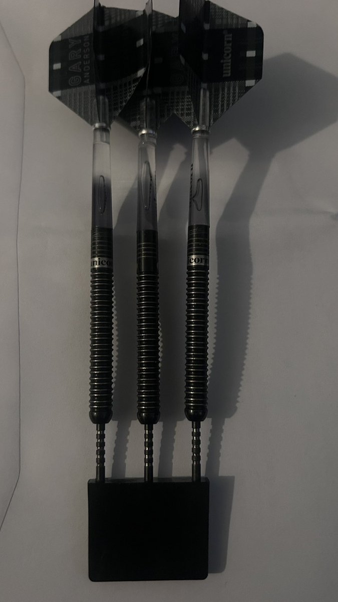 skeemo09's tweet photo. Great day yesterday playing darts for charity with @OfficialKP180 and to top it off I now own @GaryAnderson180 darts that he had a 9 dart finish with 🎯 https://t.co/TfFlYsA0mw