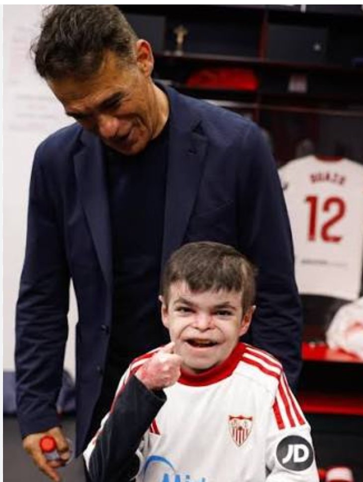SevillistasU's tweet photo. Además de la afición hay que acordarse del talismán que nos ha hecho quedarnos en PRIMERA.
Felicidades Leo https://t.co/CAHgk0HPpV