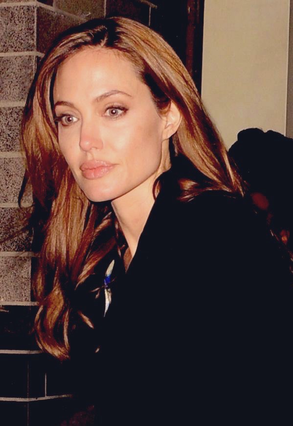 Angelina Jolie tweet media