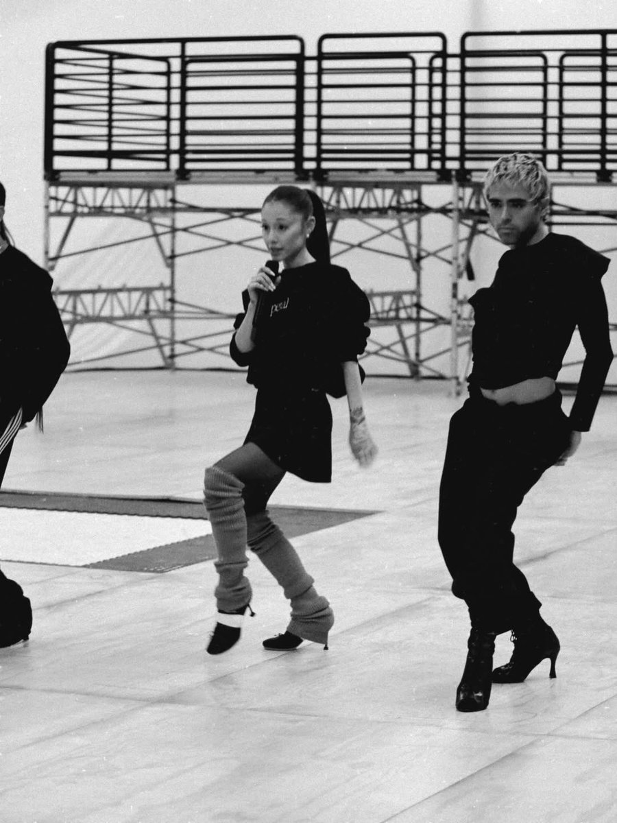 Ariana Grande Today ꕤ tweet media