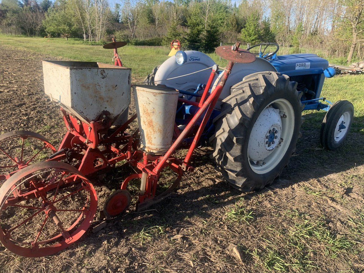 CaptMikeforMI's tweet photo. The deer, turkeys, birds and other wildlife will be happy all year.  Finished the field corn, beans, sunflowers and sorghum today.  The old machinery is still working fine. https://t.co/uwnNGwfbd3