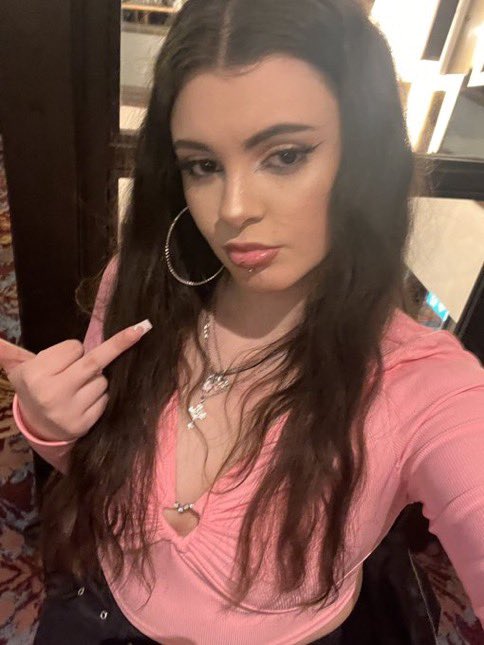 LilGoddess tweet media
